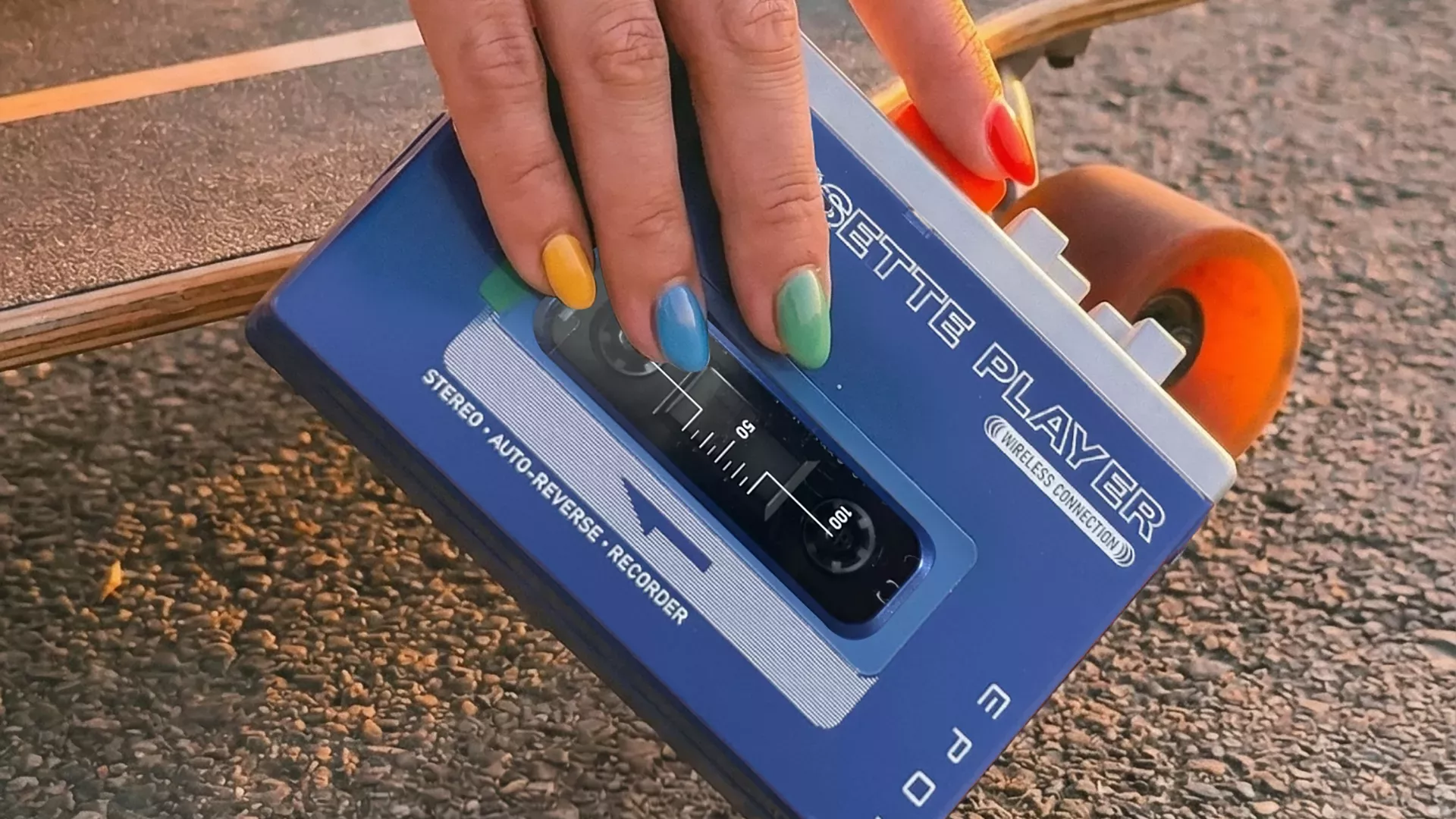 Dalla cassetta allo streaming: un viaggio nel cuore della musica in movimento