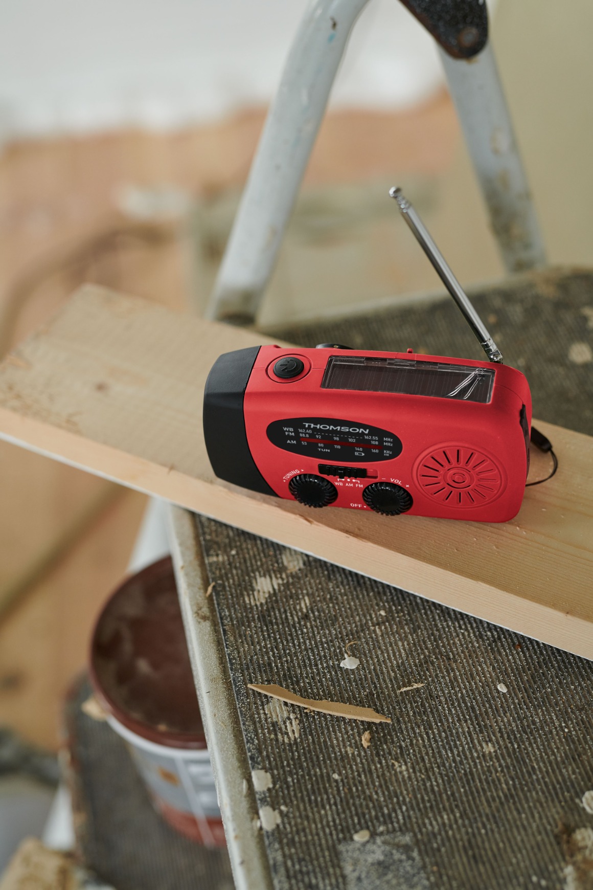 Radio portatile ad energia solare - RT260R THOMSON