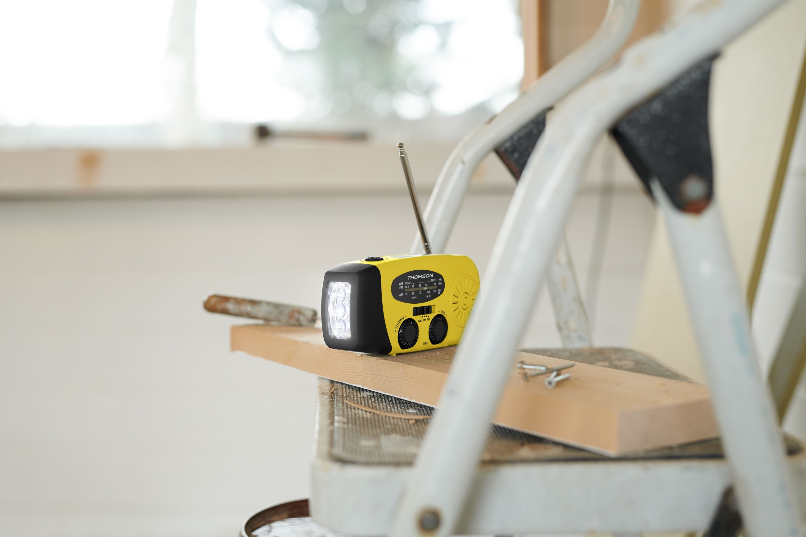 Radio portatile ad energia solare - RT260Y THOMSON